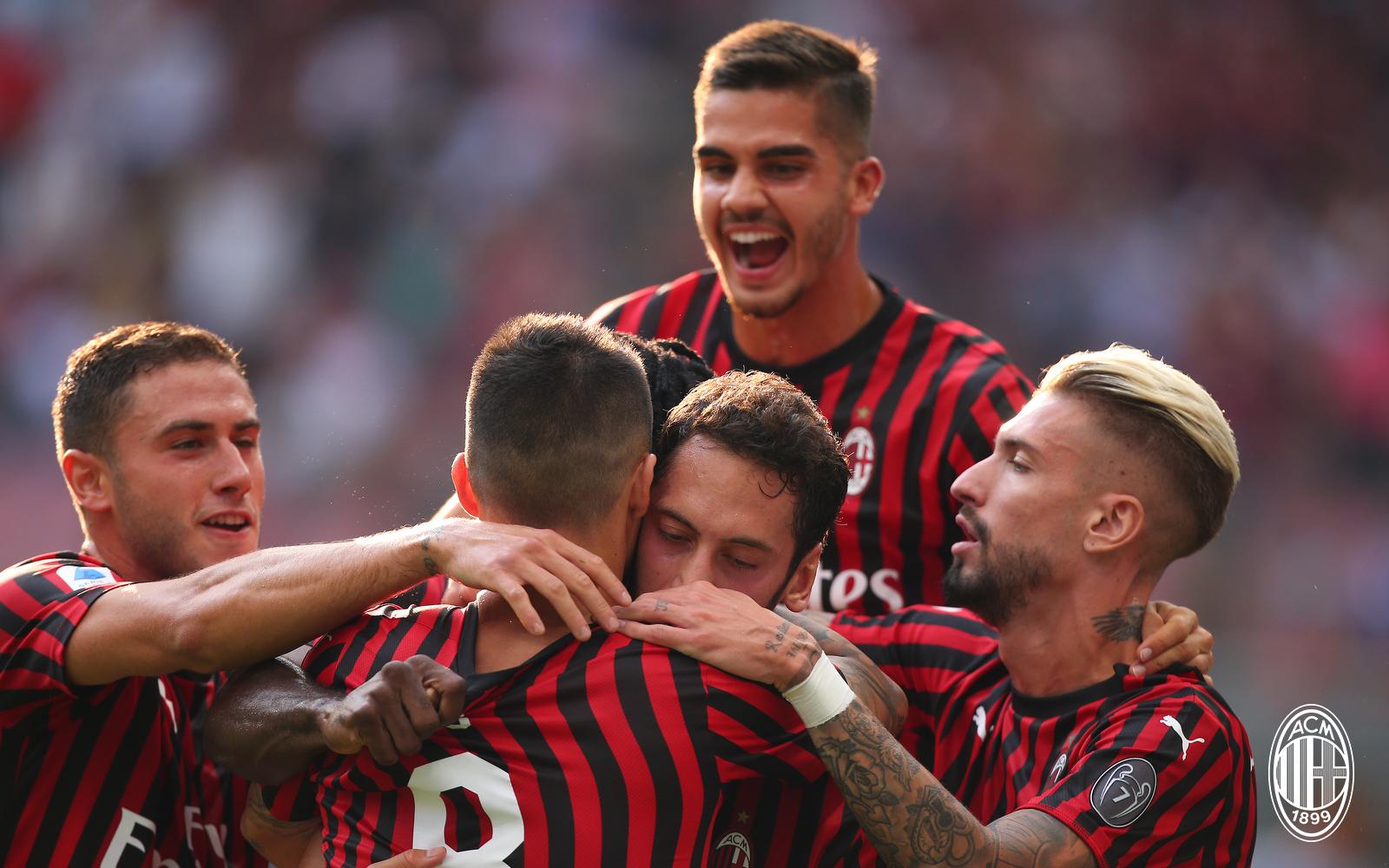Milani vuan ndaj Brescias, Calhanoglu nderon kuqezinjtë - Real Story